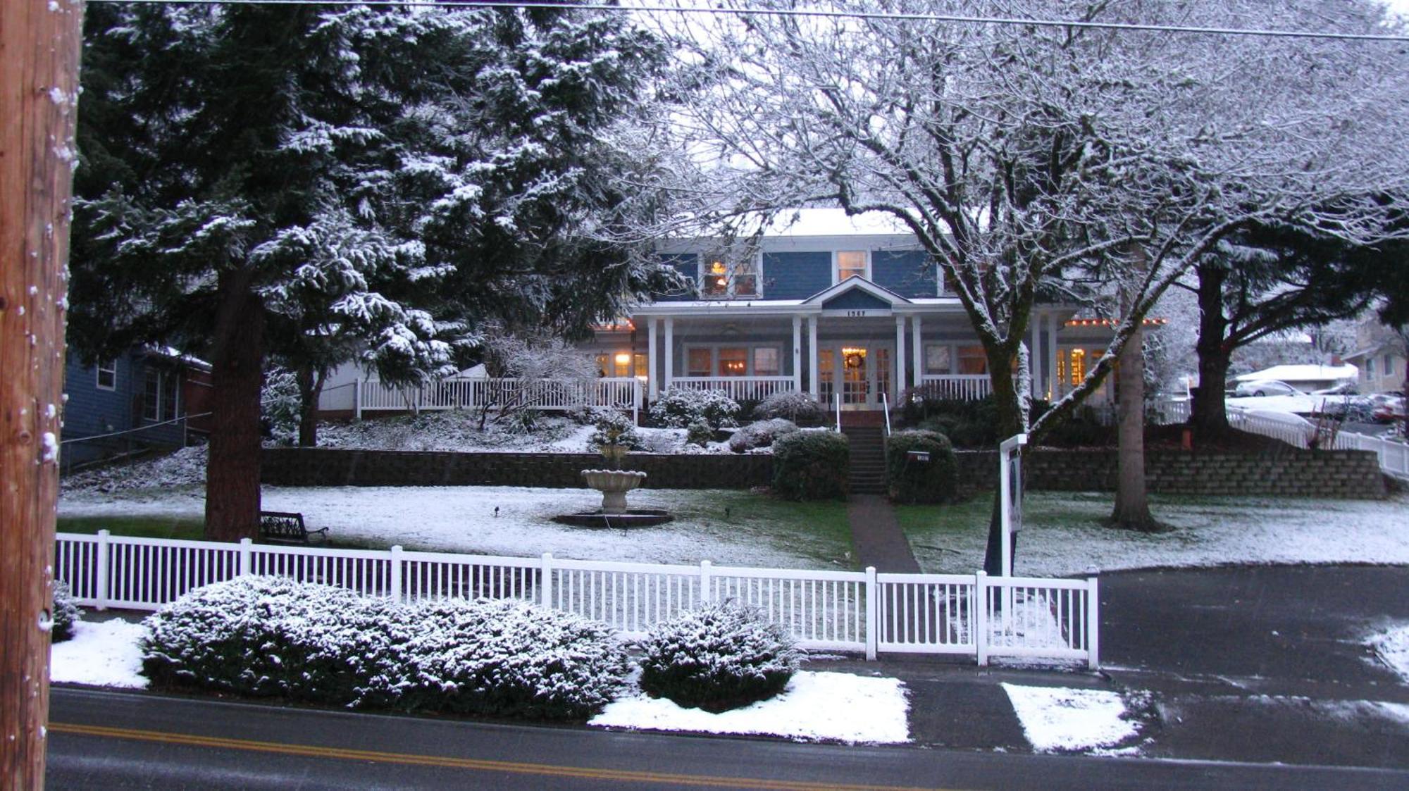 Terraluna Inn Roseburg Exterior photo